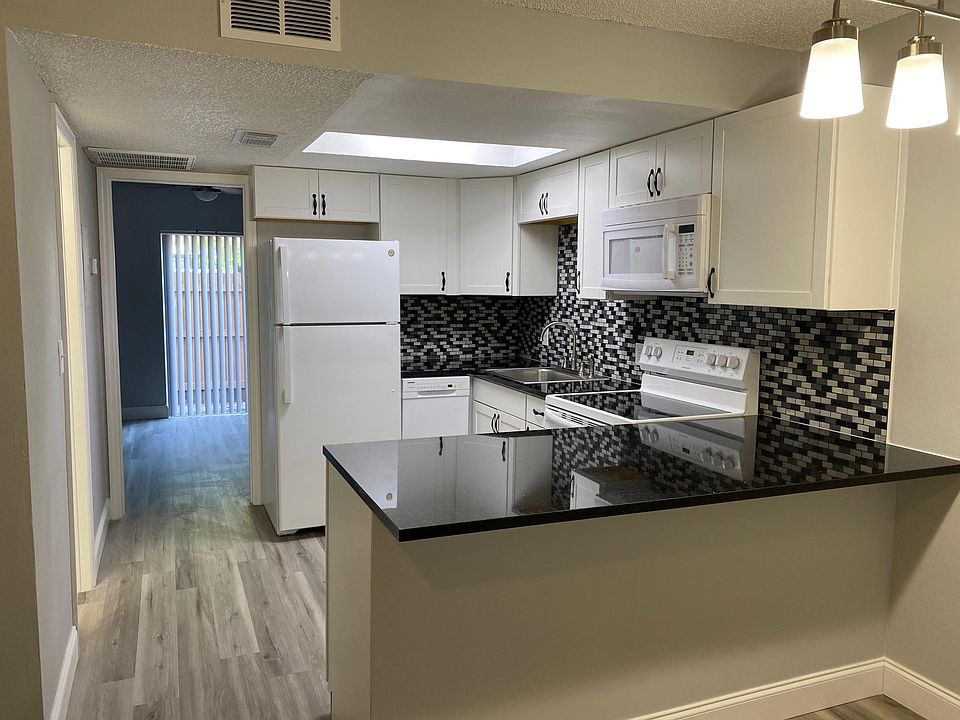 1st image of 6828-6830 S Trask St #10