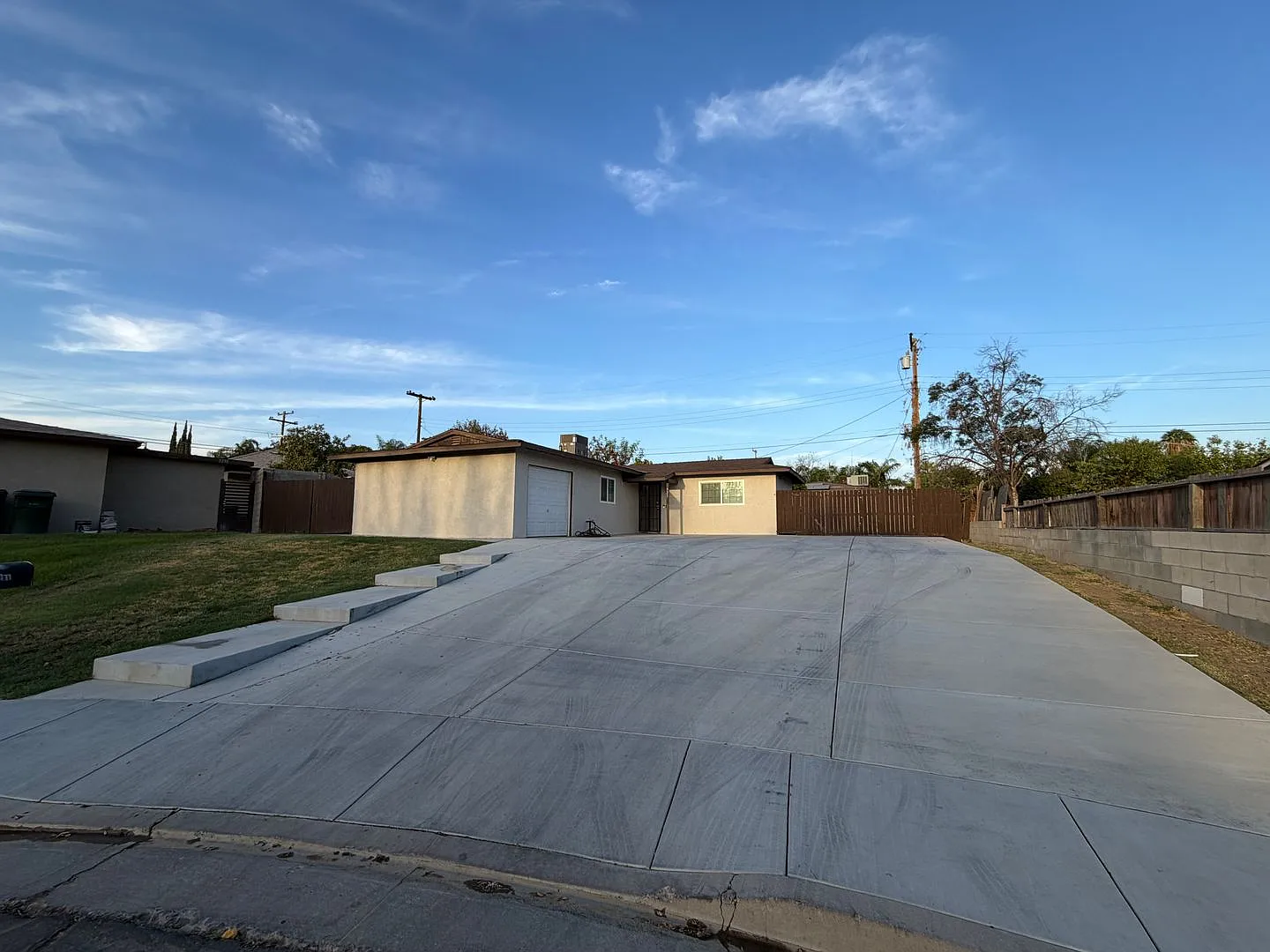 WOW Newley Remodeled 3 BD 1 BA Home in East Bakersfield Near Oswell St & Niles St — Photo 3