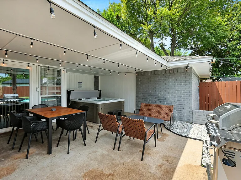1231 Springbrook Cir — Photo 32