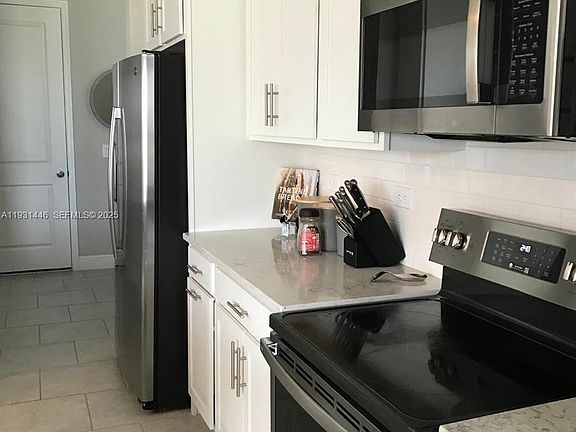 4th image of 1107 Sugarwood St