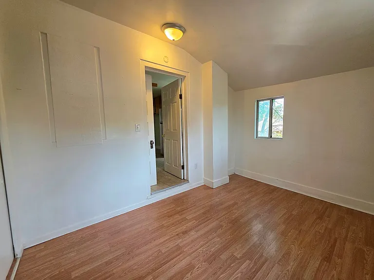 616 W 11th St #3 — Photo 4