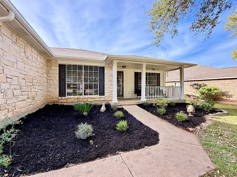 2417 Hallie Ln — Photo 4