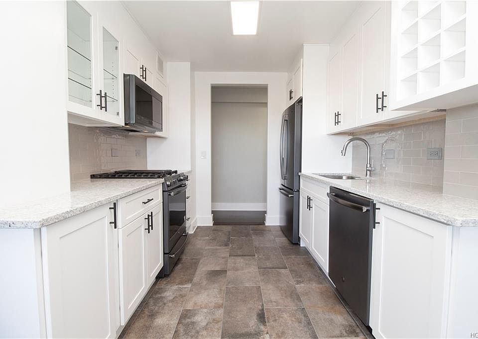 1st image of 2 Washington Sq APT 6G