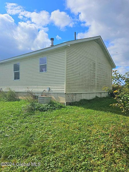 2nd image of 122 Lord North Drive