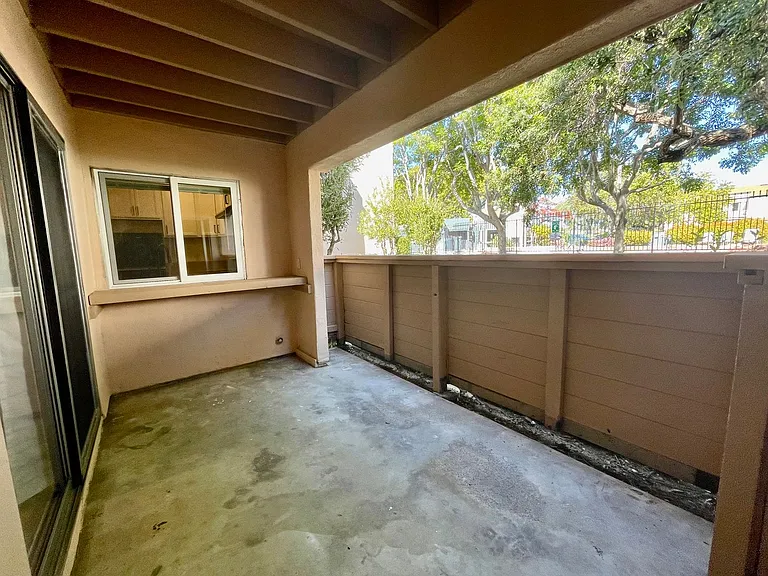 3250 Ashford St #I — Photo 11