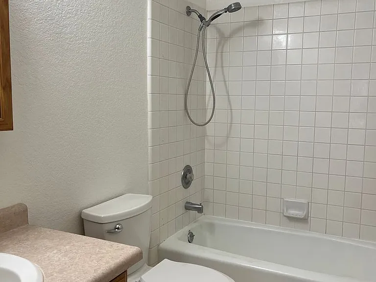 1260 W Sage St — Photo 4