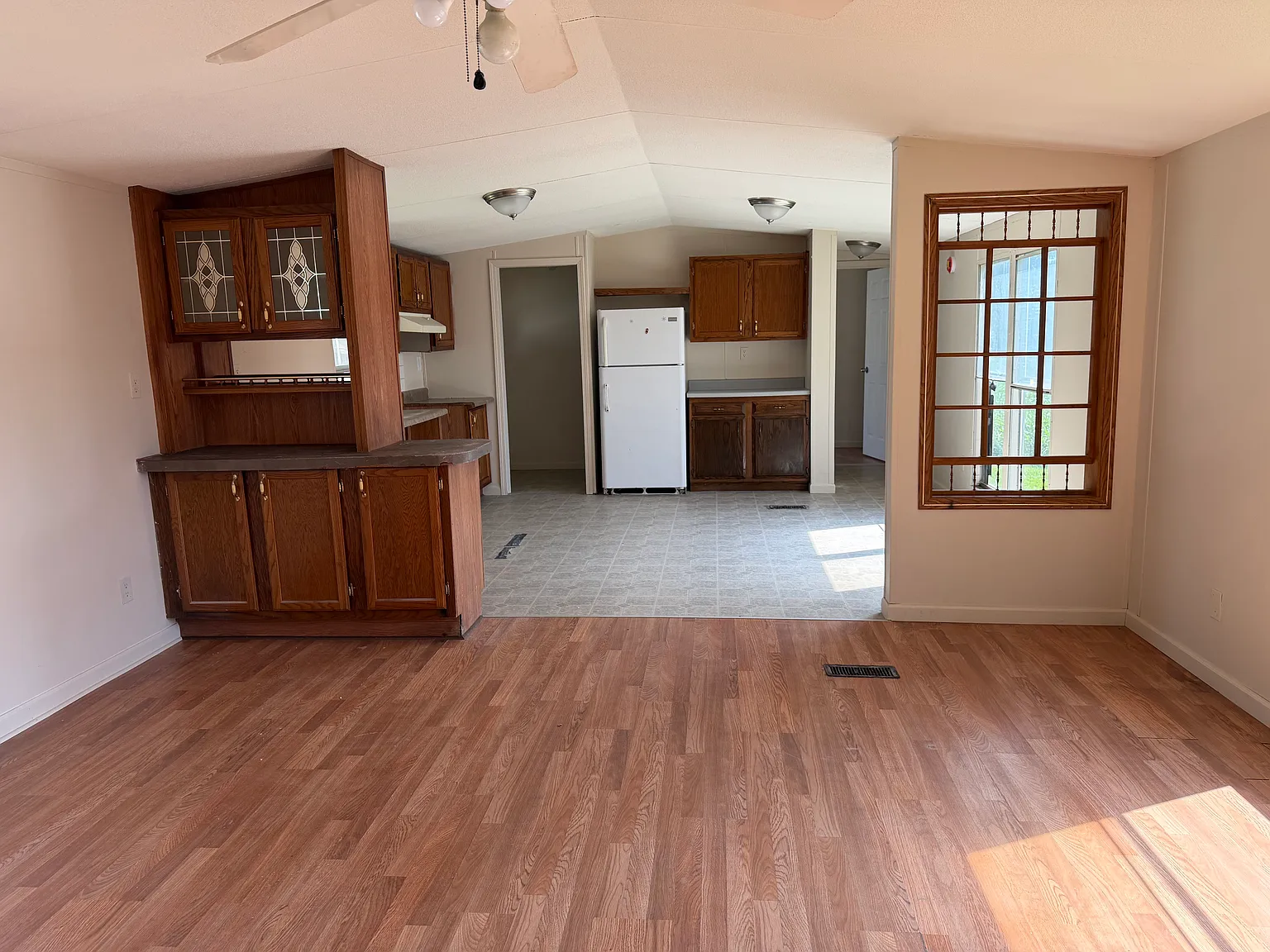 3 bed, 1280 sqft, $925 — Photo 2