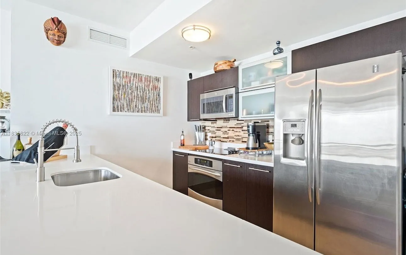 2 bed, 2.0 bath, 1079 sqft, $3,750 — Photo 4