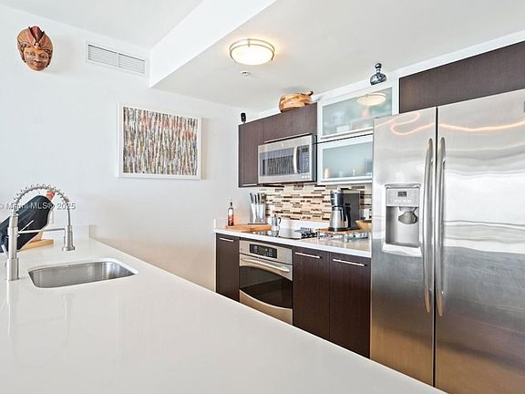 4th image of 90 SW 3rd St APT 2406