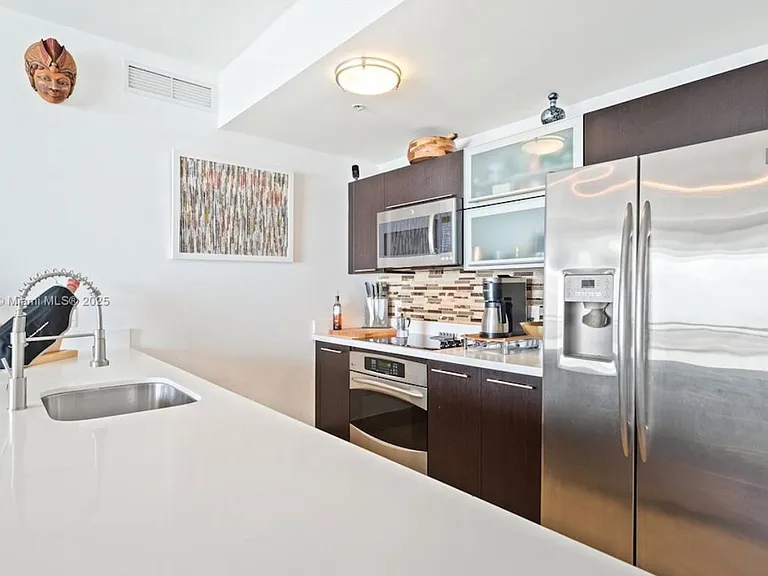 90 SW 3rd St #2406 — Photo 4