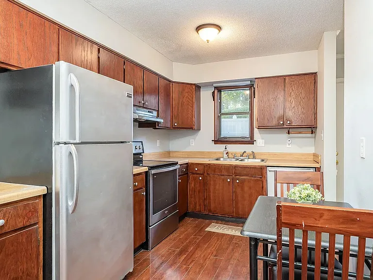 7320 Sandy Creek Dr — Photo 3