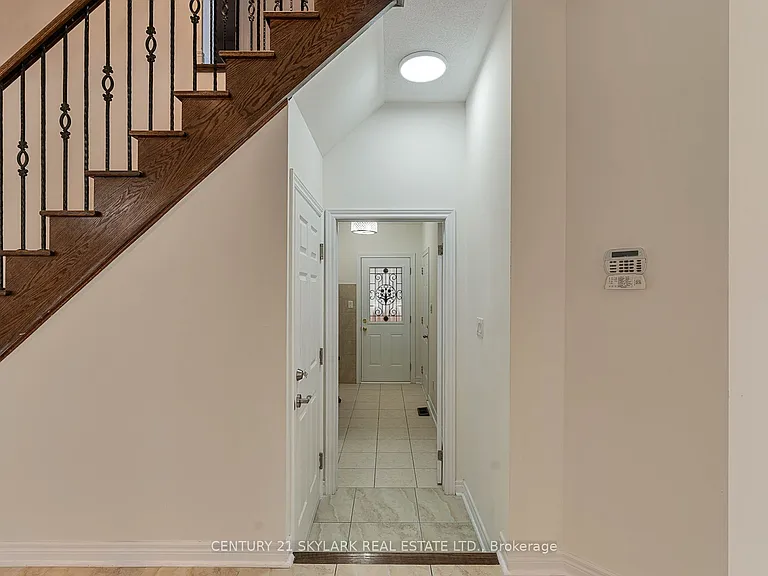 94 Bayhampton Dr #UPSTAIRS — Photo 10