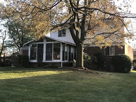 2nd image of 882 Summerfield Ln