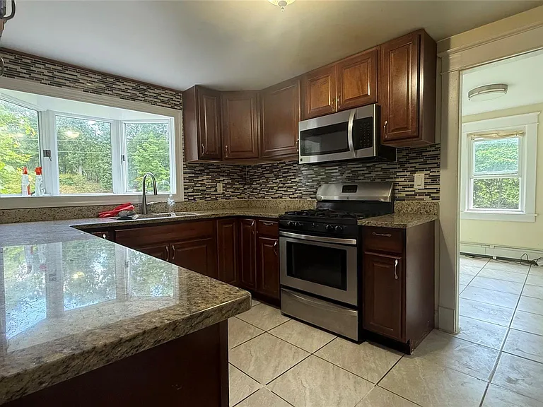26 Lattintown Rd — Photo 5