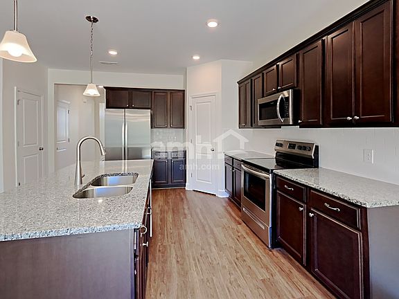 3rd image of 2920 Throneberry Ln