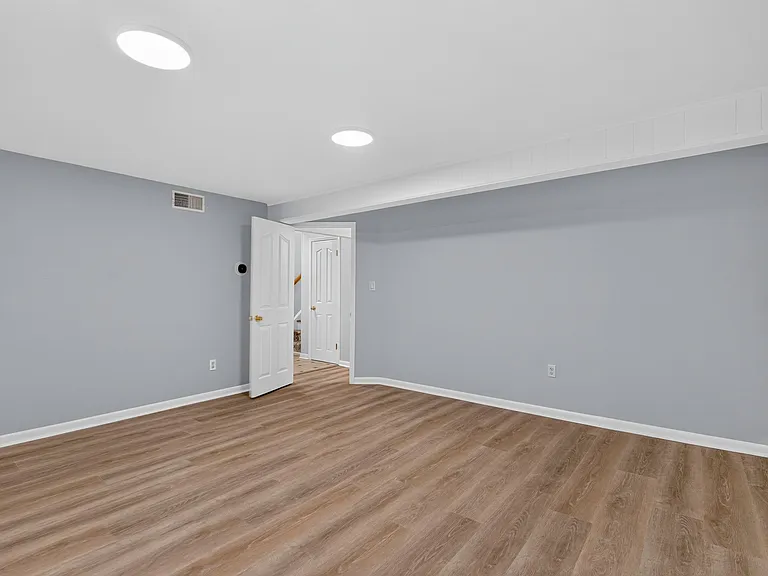 25 Cleveland Ave — Photo 31