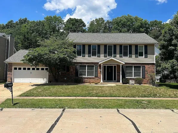 16421 Forest Pine Dr, Ballwin, MO 63011