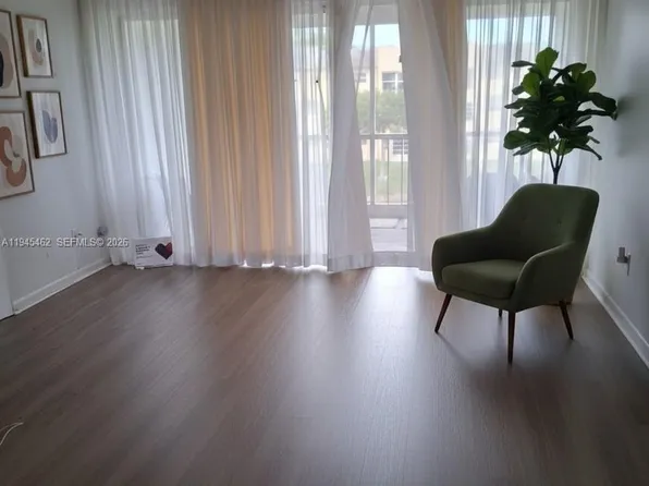 5841 NW 61st Ave APT 304, Fort Lauderdale, FL 33319