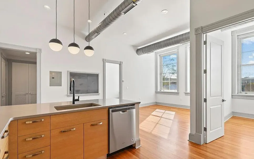 465 Church Street — Photo 2