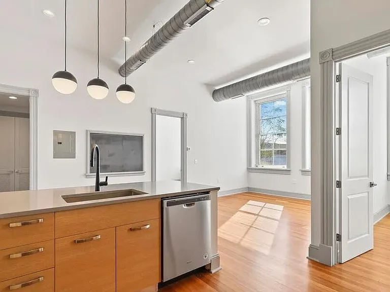 465 Church Street — Photo 2