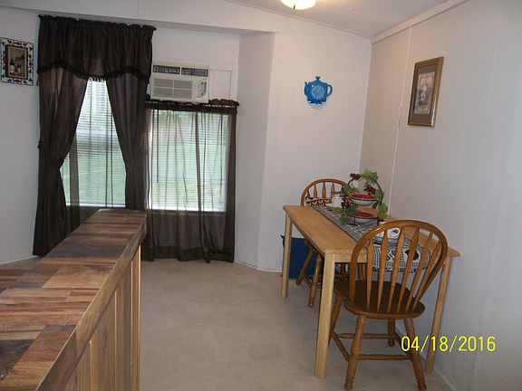 eating area with bay window