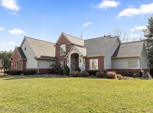 5422 Pine Lake Dr, Brighton, MI 48116