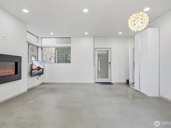 5th image of 4416 Francis Avenue N #B