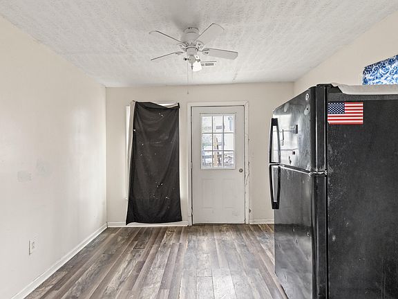 3rd image of 810 Lylesville St