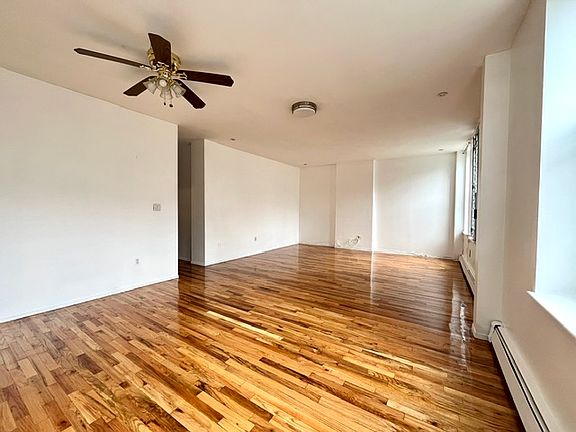 4th image of 924 Hancock St APT 2