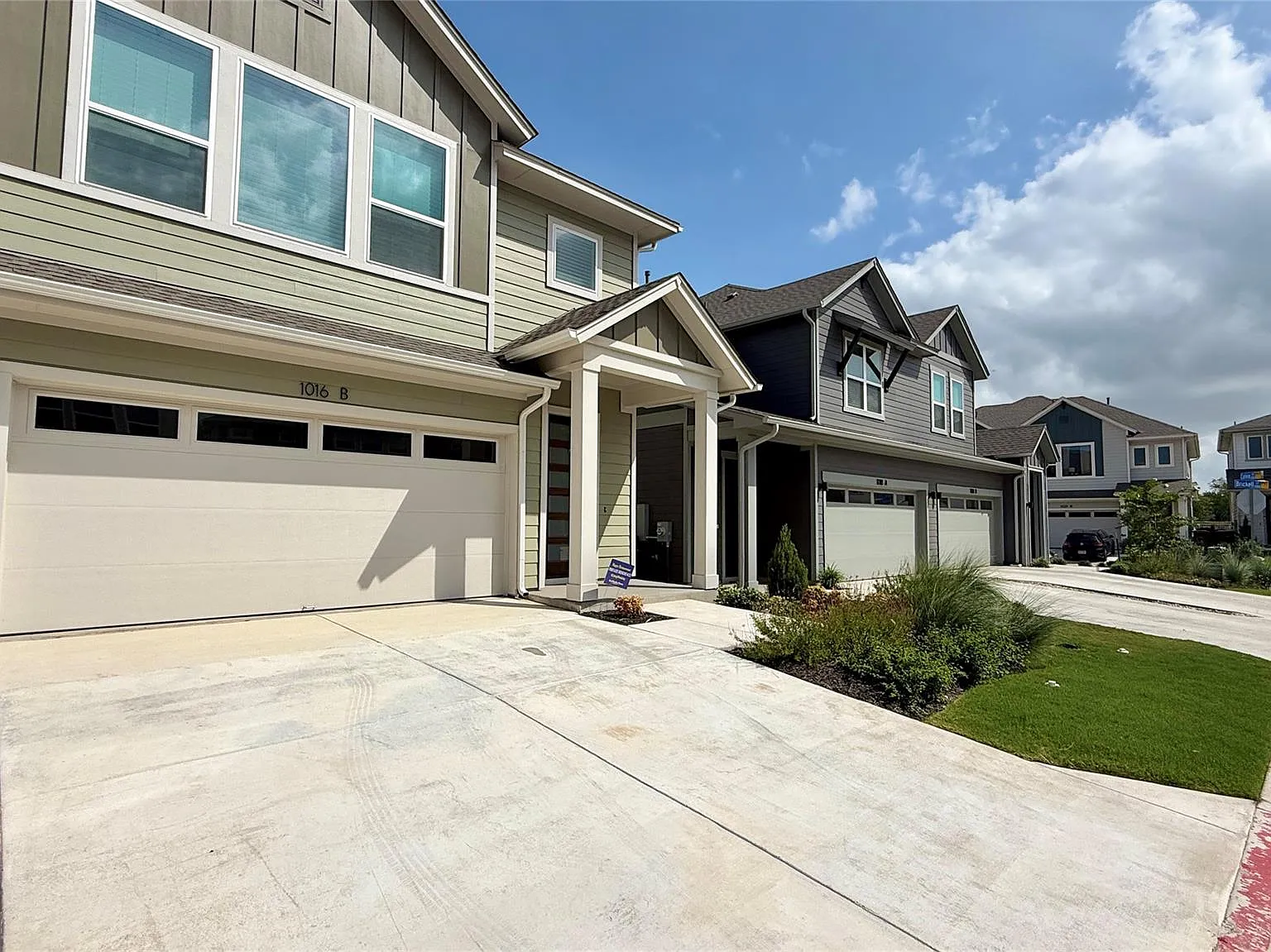 3 bed, 2.5 bath, 1948 sqft, $2,850 — Photo 3