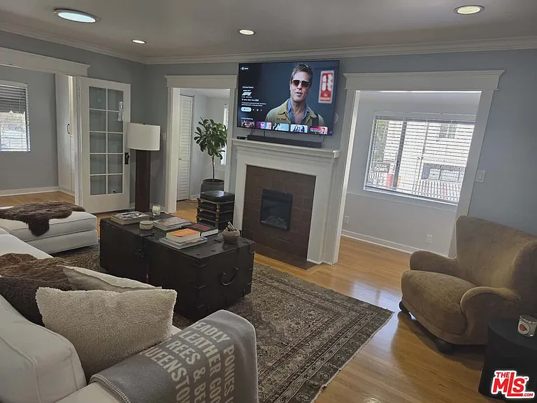 2122 N Hillhurst Ave — Photo 17