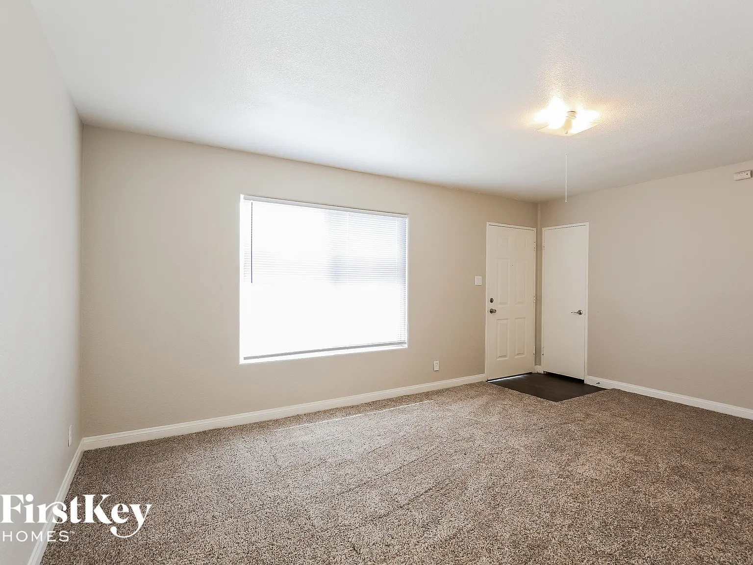 3 bed, 1.0 bath, 1474 sqft, $1,960 — Photo 3