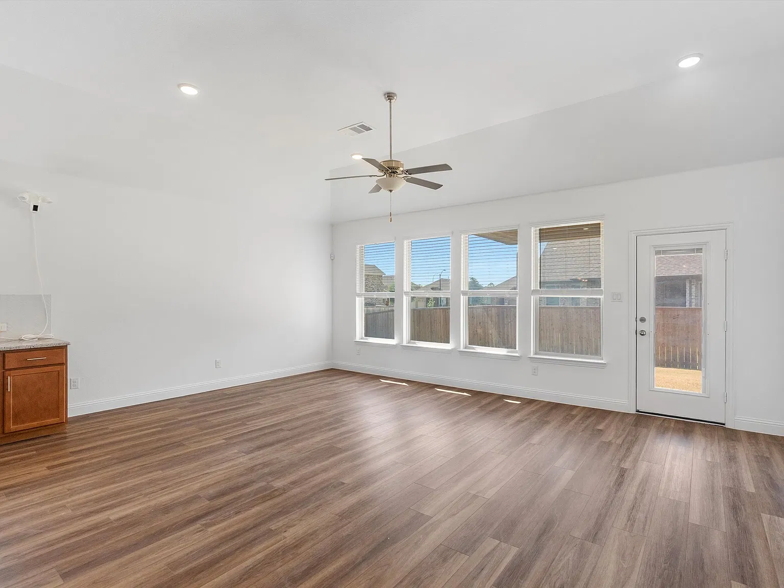 4 bed, 2270 sqft, $3,300 — Photo 3