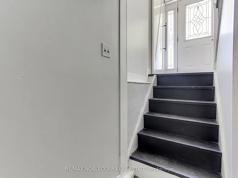 17 Larkdale Cres — Photo 32