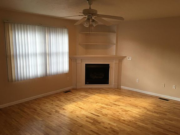 Living room with Fireplace