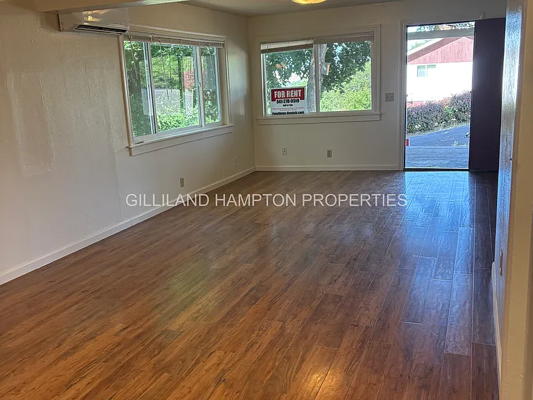 725 SW 7th St — Photo 8