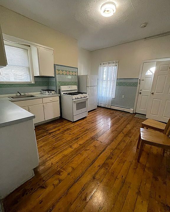 Large eat in kitchen 