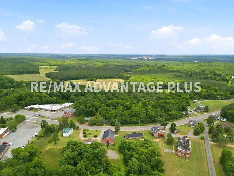 327 Thomas Jefferson Hwy — Photo 17