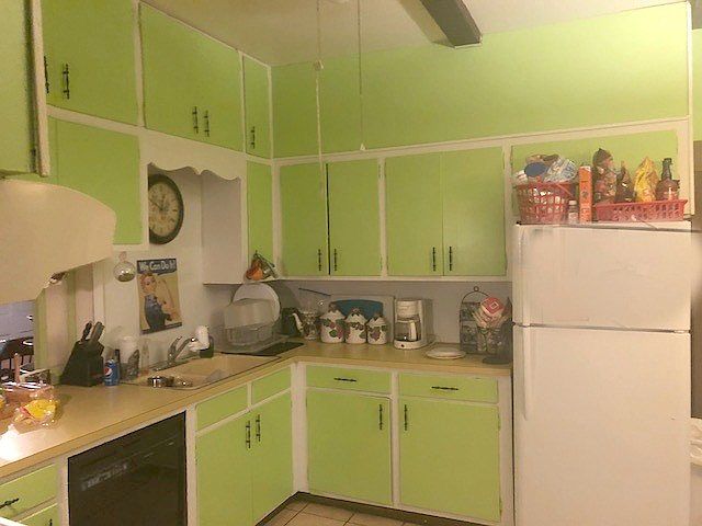 2nd image of 402 College St