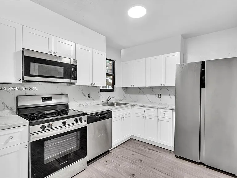 2750 SW 26th St #MAIN — Photo 3