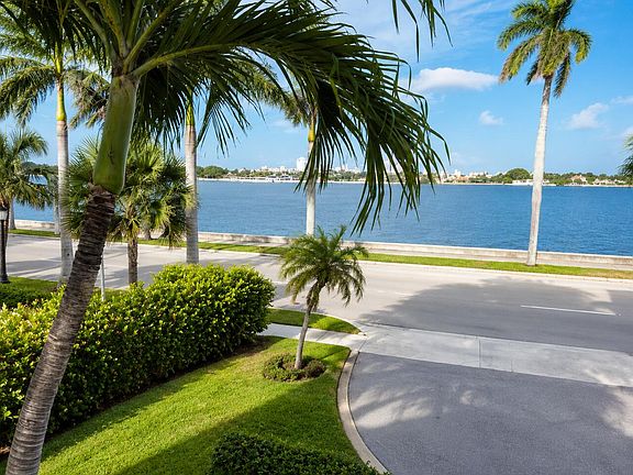 4th image of 1527 S Flagler Dr APT 203F