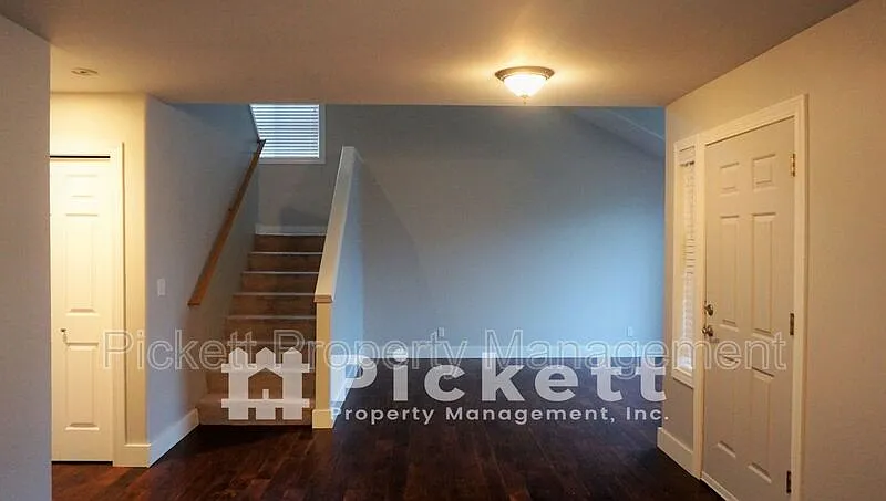3 bed, 2.5 bath, 2230 sqft, $3,600 — Photo 4