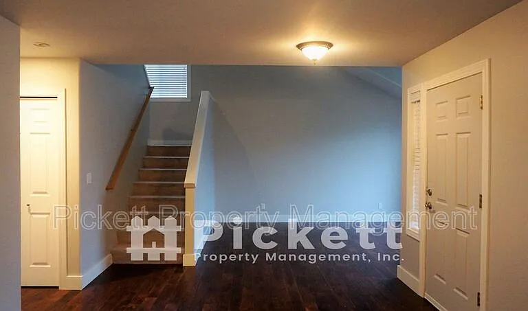 2037 NE Gustaf St — Photo 4