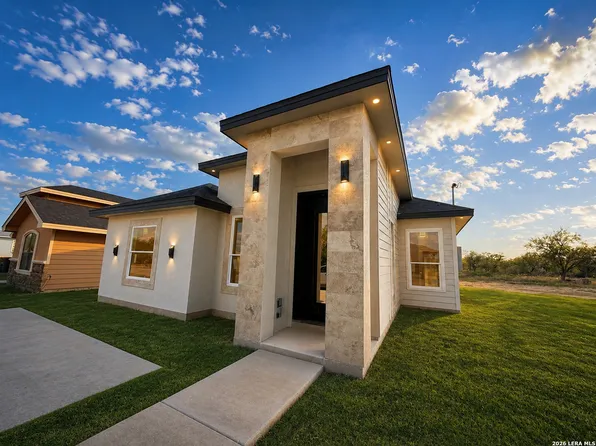 42 Dub Drive, Eagle Pass, TX 78852
