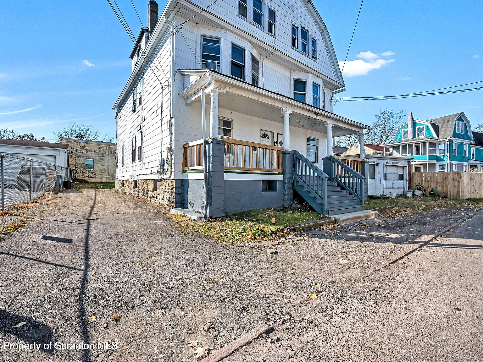 3 bed, 1.0 bath, 1543 sqft, $1,350 — Photo 2