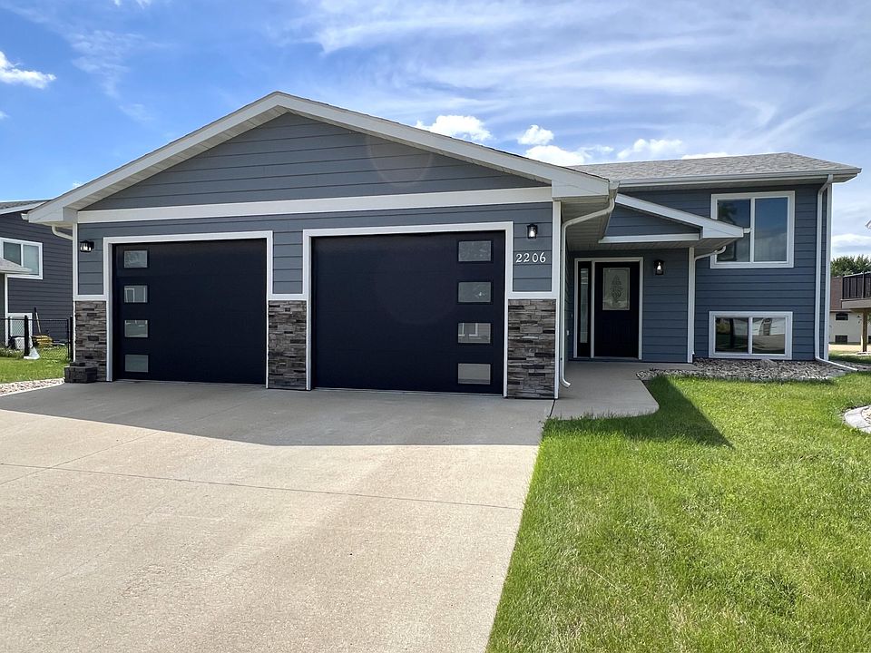 1st image of 2206 Primrose Dr