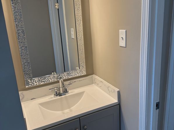 554 Windsor Dr, Forest Park, GA 30297