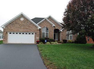 821 Muirfield Cir, Bowling Green, KY 42104
