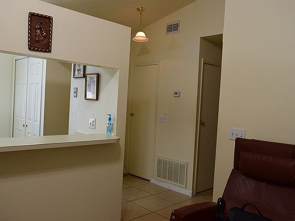 4th image of 9841 River Crest Ct