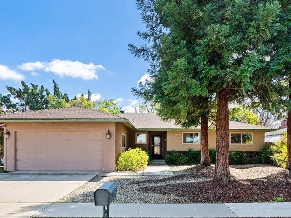 3317 E Vartikian Ave, Fresno, CA 93710